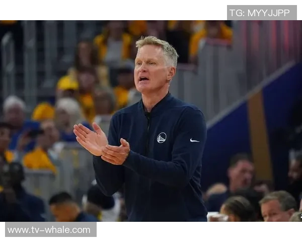 科尔强调稳健与基本功的重要性避免单手传球失误影响比赛表现